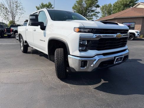 Used 2024 Chevrolet Silverado 2500 LT w/ Convenience Package AWD/4WD image 3