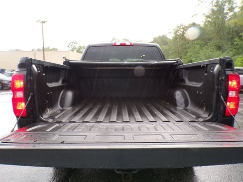 Used 2018 Chevrolet Silverado 1500 LT w/ LT Eassist Package AWD/4WD image 17
