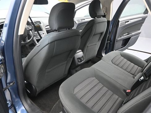 Used 2019 Ford Fusion SE image 15