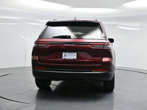 Used 2024 Jeep Grand Cherokee Altitude image 31