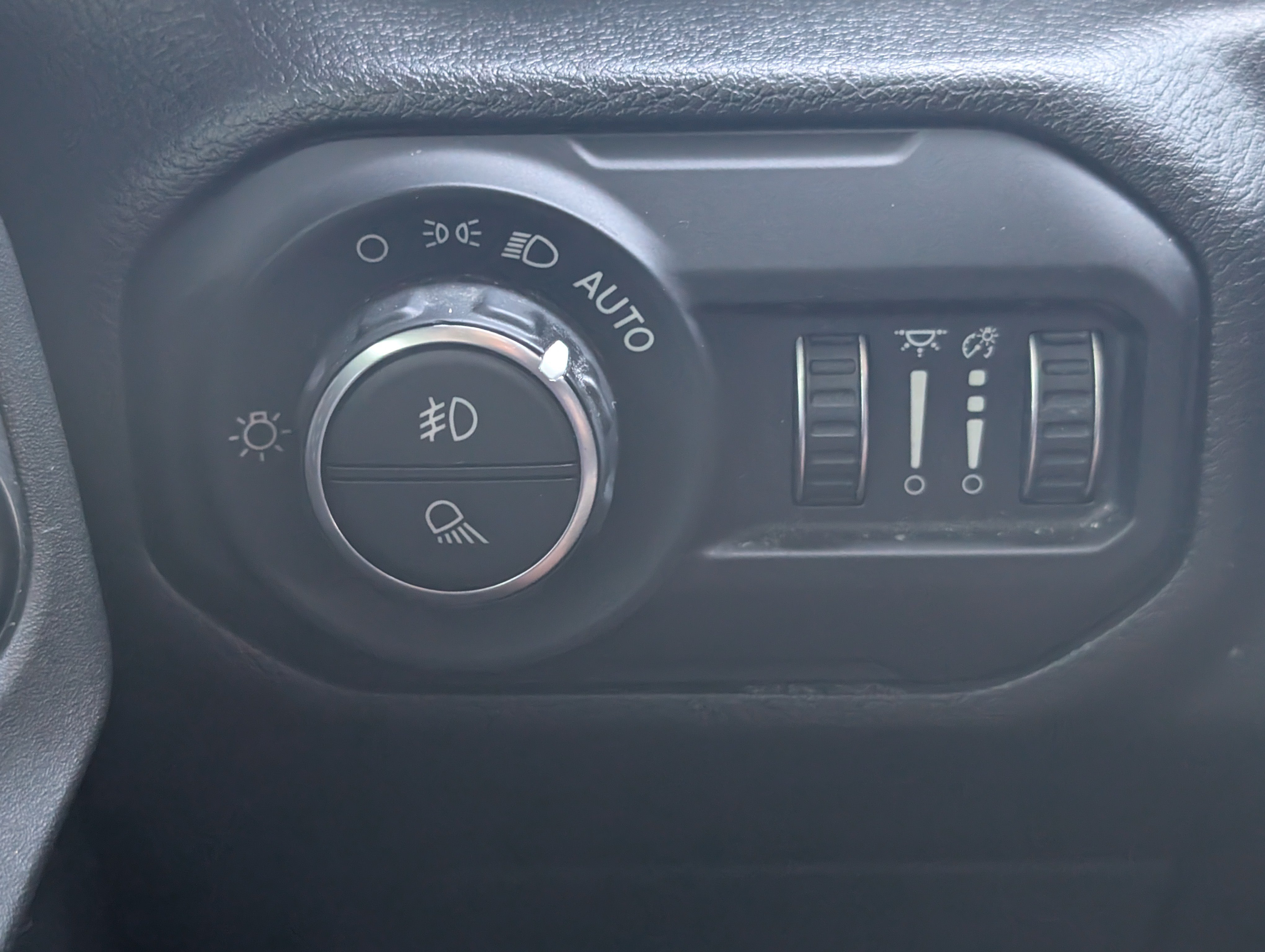 Used 2021 Jeep Gladiator Mojave AWD/4WD image 13