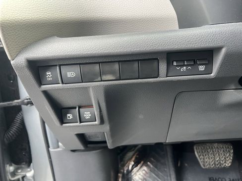 Used 2024 Toyota Sienna XLE image 13