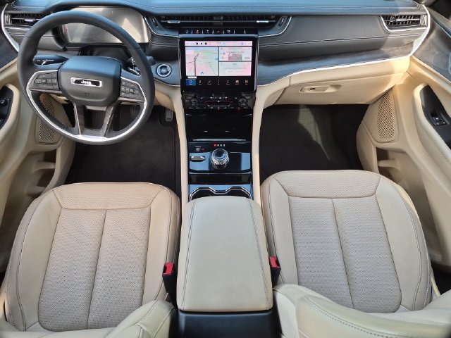Used 2023 Jeep Grand Cherokee L Limited w/ Luxury Tech Group II AWD/4WD image 19