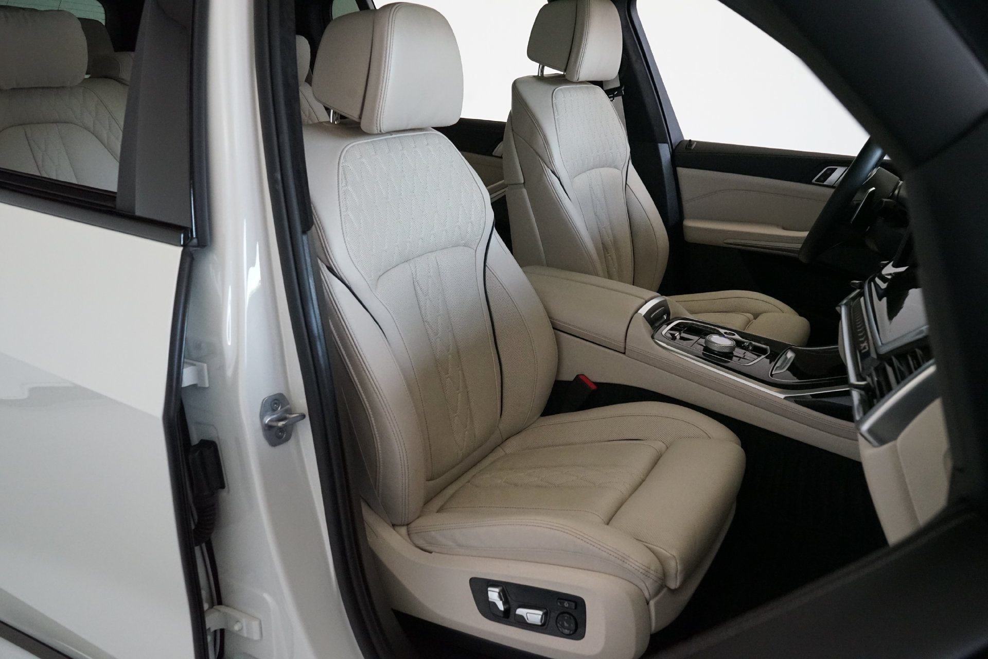 Used 2026 BMW X7 xDrive40i w/ Executive Package AWD/4WD image 4