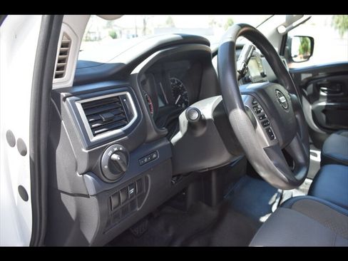 Used 2017 Nissan Titan S AWD/4WD image 13