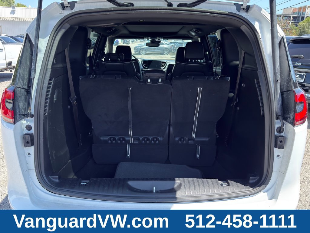 Used 2026 Chrysler Pacifica Limited FWD image 11