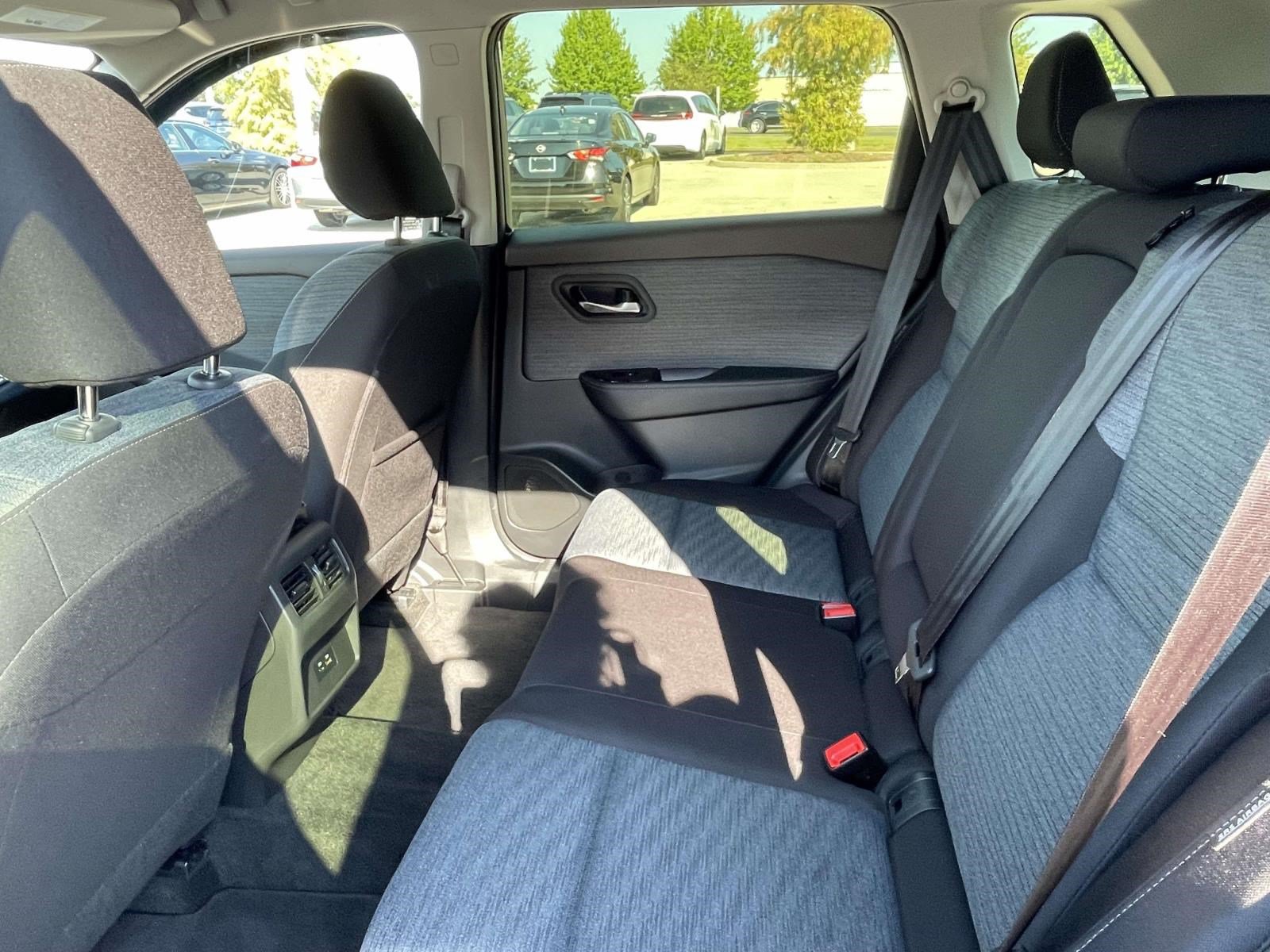 Used 2023 Nissan Rogue SV AWD/4WD image 10