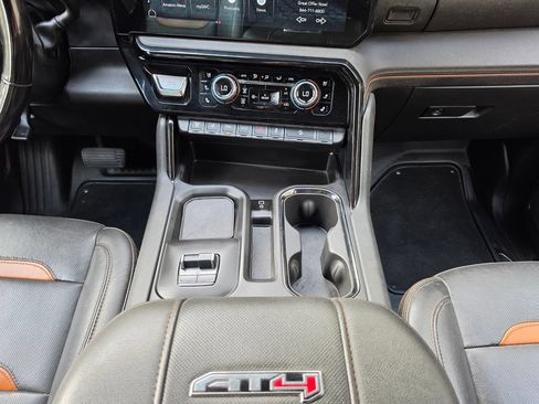 Used 2024 GMC Sierra 2500 AT4 w/ AT4 Preferred Package AWD/4WD image 14