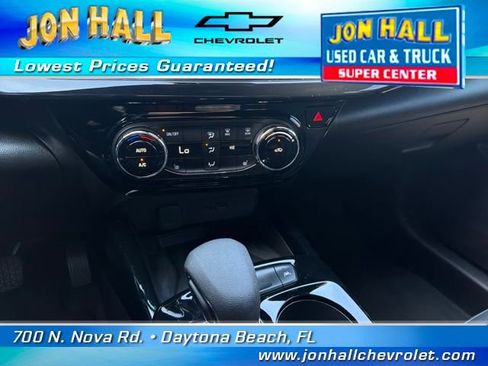 Used 2025 Chevrolet Trax RS w/ Sunroof Package image 23