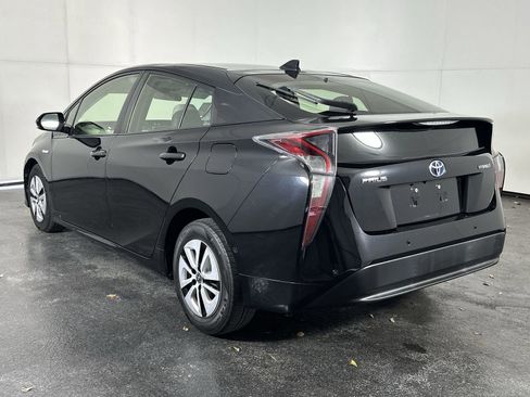Used 2018 Toyota Prius Three image 9