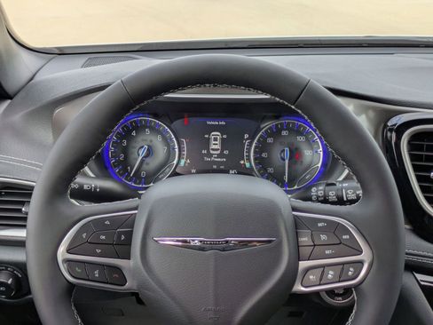 New 2026 Chrysler Pacifica Select image 19