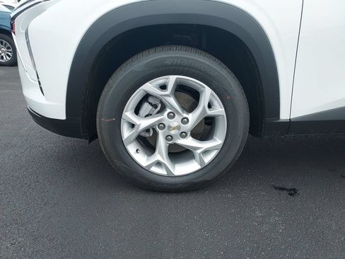 New 2026 Chevrolet Trax LS w/ LS Convenience Package FWD image 10