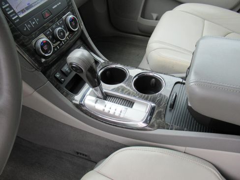 Used 2013 Buick Enclave Leather FWD image 18