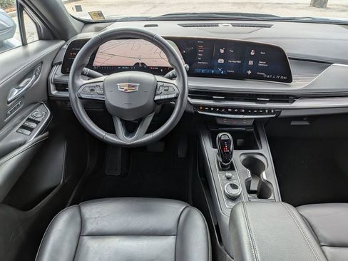 Used 2025 Cadillac XT4 Premium Luxury image 18