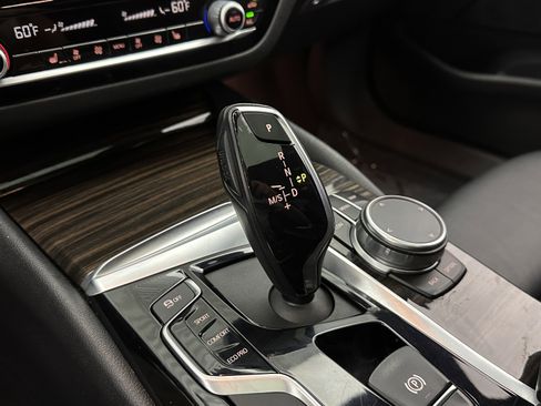 Used 2019 BMW 530i w/ Convenience Package RWD image 16