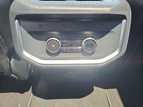 Used 2025 Ford Expedition Platinum AWD/4WD image 14