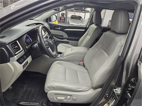 Used 2019 Toyota Highlander XLE FWD image 8