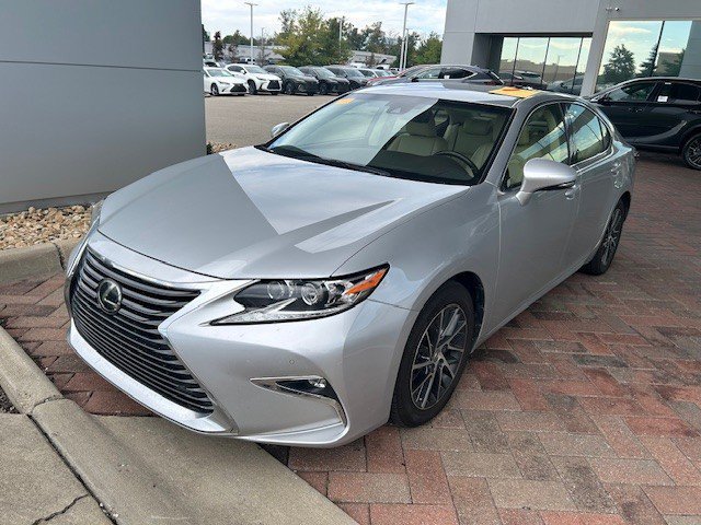 Used 2016 Lexus ES 350 w/ Luxury Package w/Wood Trim FWD image 2
