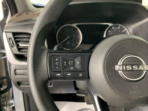 Used 2023 Nissan Rogue SV FWD image 19