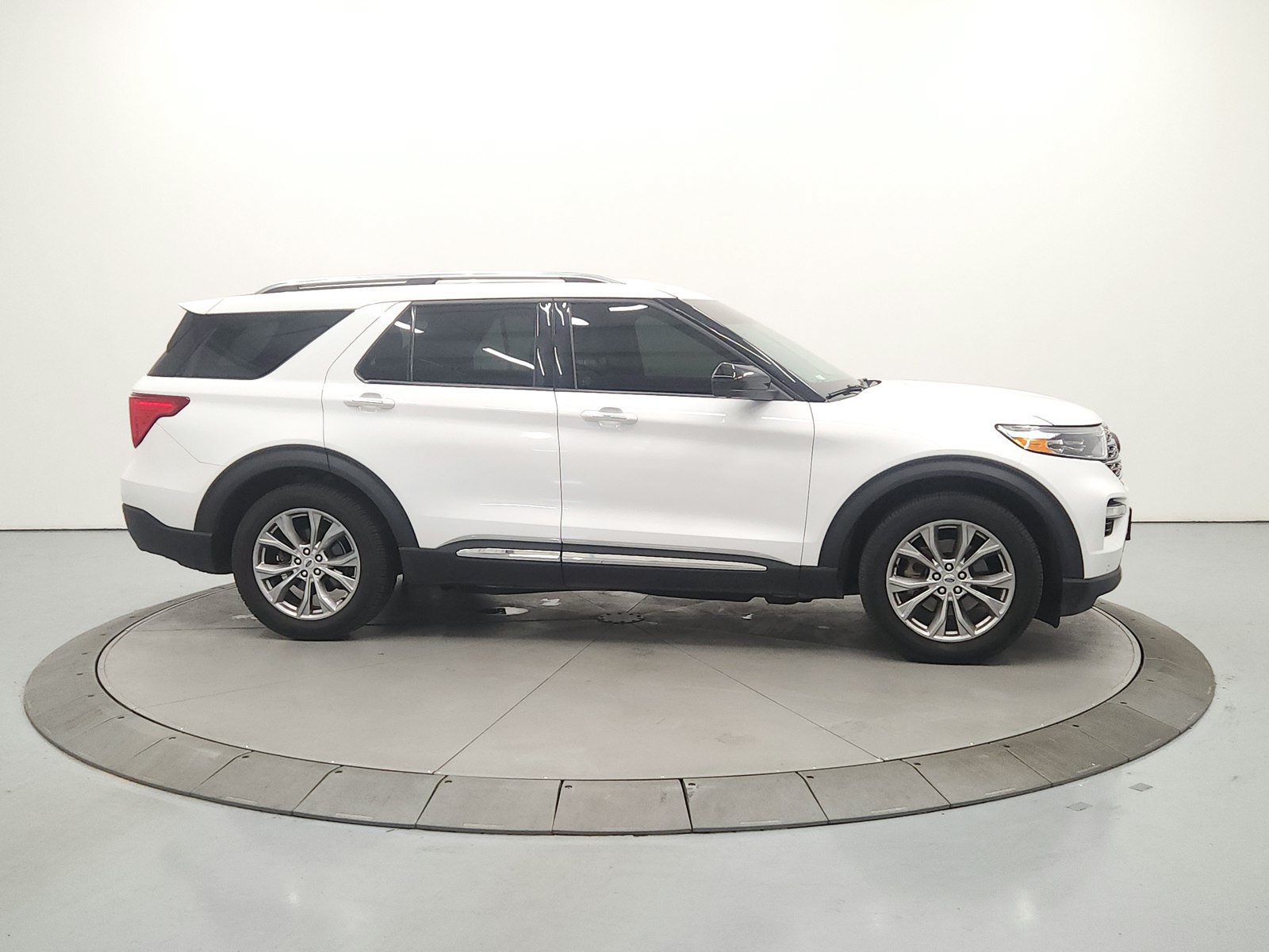Used 2023 Ford Explorer Limited RWD image 9