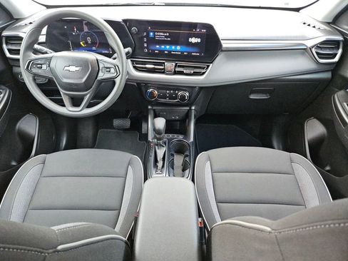 Used 2025 Chevrolet TrailBlazer LT AWD/4WD image 19