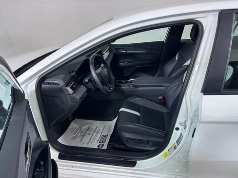 Used 2025 Toyota Camry SE image 19