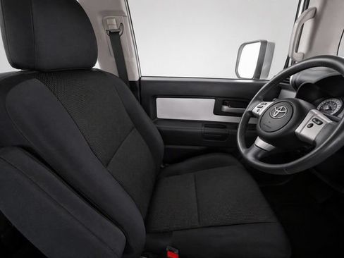 Used 2014 Toyota FJ Cruiser 4WD w/ Upgrade Package image 4
