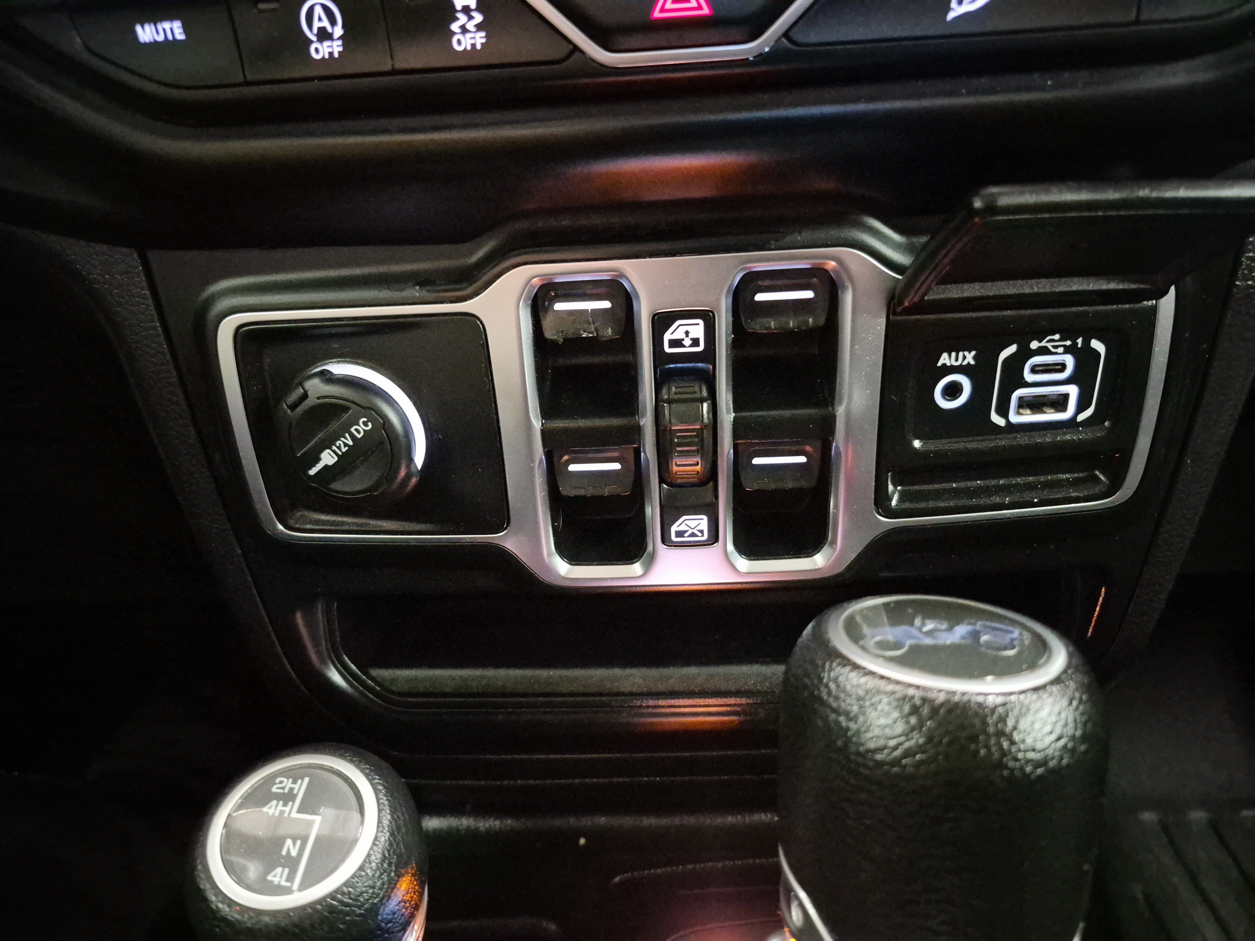 Used 2019 Jeep Wrangler Unlimited Sahara AWD/4WD image 32