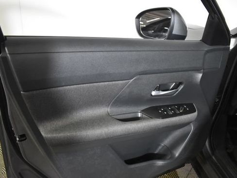 Used 2025 Nissan Kicks SV AWD/4WD image 7