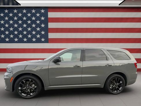 Used 2022 Dodge Durango SXT w/ Blacktop Package image 2
