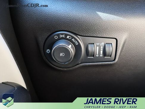 Used 2025 Jeep Compass Limited AWD/4WD image 30
