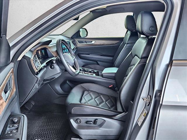 Used 2024 Volkswagen Atlas SE w/ Panoramic Sunroof Package FWD image 16