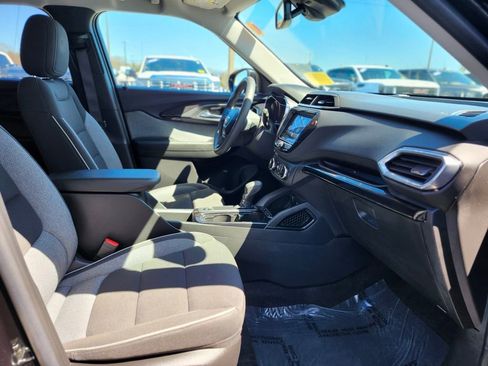Used 2023 Chevrolet TrailBlazer LT w/ Convenience Package AWD/4WD image 9