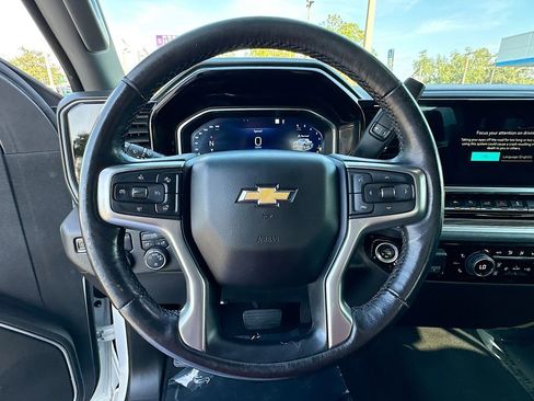Used 2022 Chevrolet Silverado 1500 LT image 12