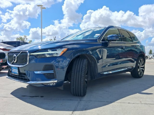 Used 2023 Volvo XC60 B5 Ultimate w/ Climate Package AWD/4WD image 2