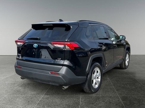 Used 2021 Toyota RAV4 LE AWD/4WD image 8