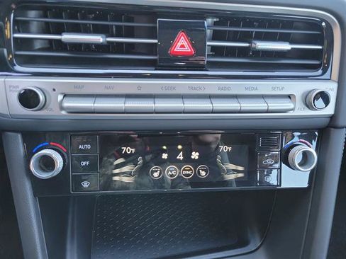 Used 2025 Genesis G70 2.5T image 10