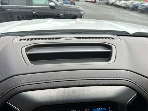 Used 2022 GMC Sierra 3500 Denali w/ Denali Ultimate Package image 38