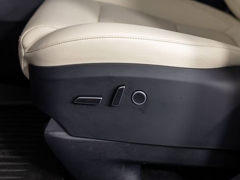 Used 2023 Tesla Model X image 17