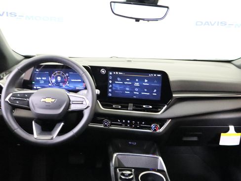 New 2026 Chevrolet Equinox LT w/ Safety and Technology Package FWD image 16