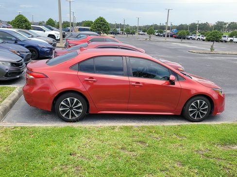 Used 2020 Toyota Corolla LE FWD image 8