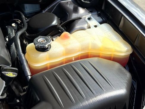 Used 2018 Dodge Charger GT image 31