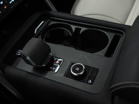 Used 2024 Land Rover Discovery Dynamic SE AWD/4WD image 24