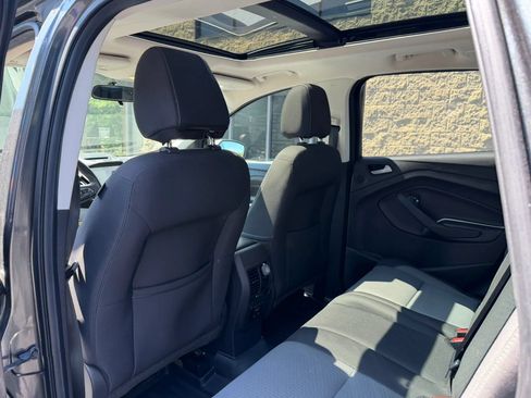 Used 2017 Ford Escape SE w/ Equipment Group 201A FWD image 33