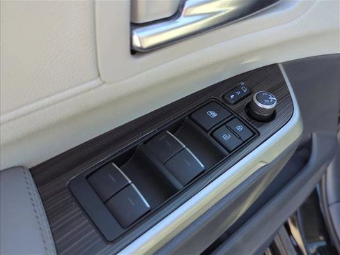 Certified 2021 Toyota Sienna Limited image 11