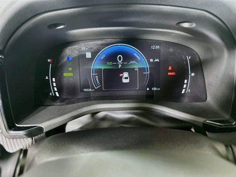 Used 2025 Toyota Camry SE FWD image 19