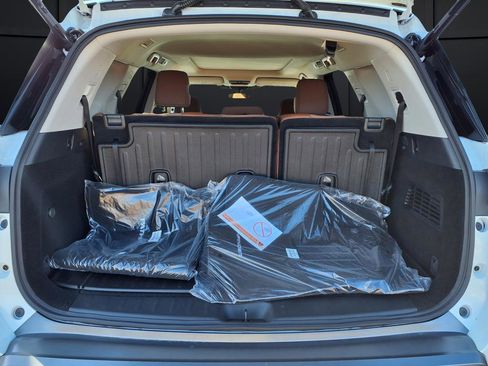 New 2026 Nissan Pathfinder Platinum image 4