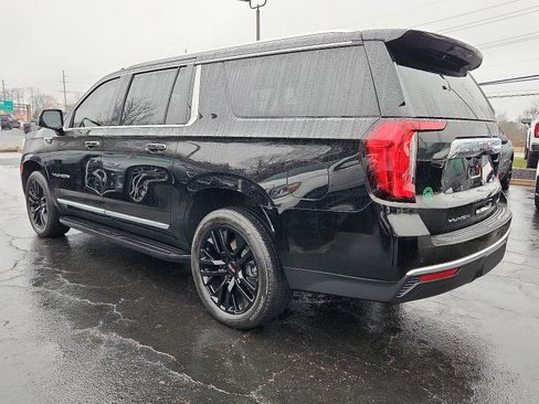 Used 2023 GMC Yukon XL SLT w/ SLT Premium Package image 4