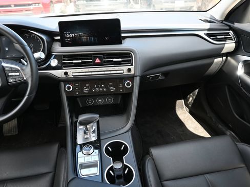 Used 2025 Genesis G70 2.5T RWD image 29