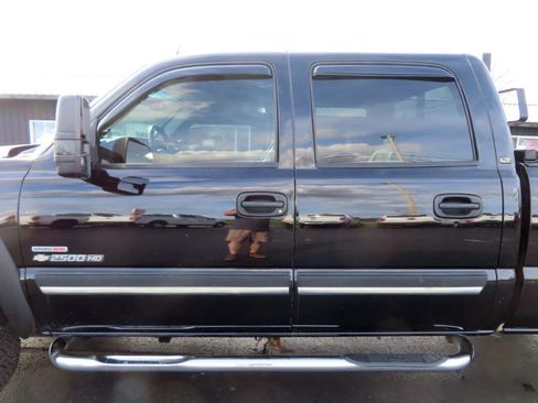 Used 2005 Chevrolet Silverado 2500 LT w/ Heavy-Duty Power Package image 14